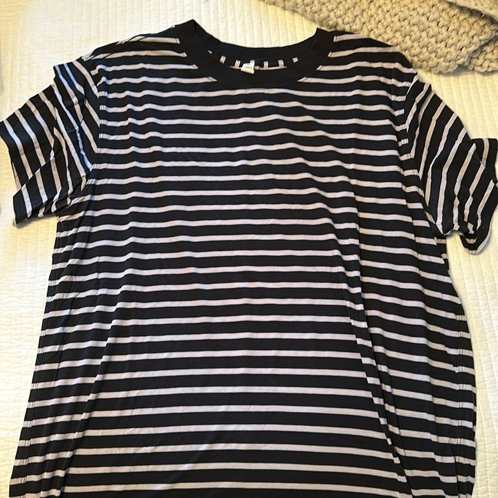 2 for 1 all yours tee Lululemon size 6